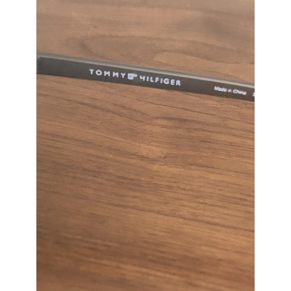 Tommy Hilfiger no scratches